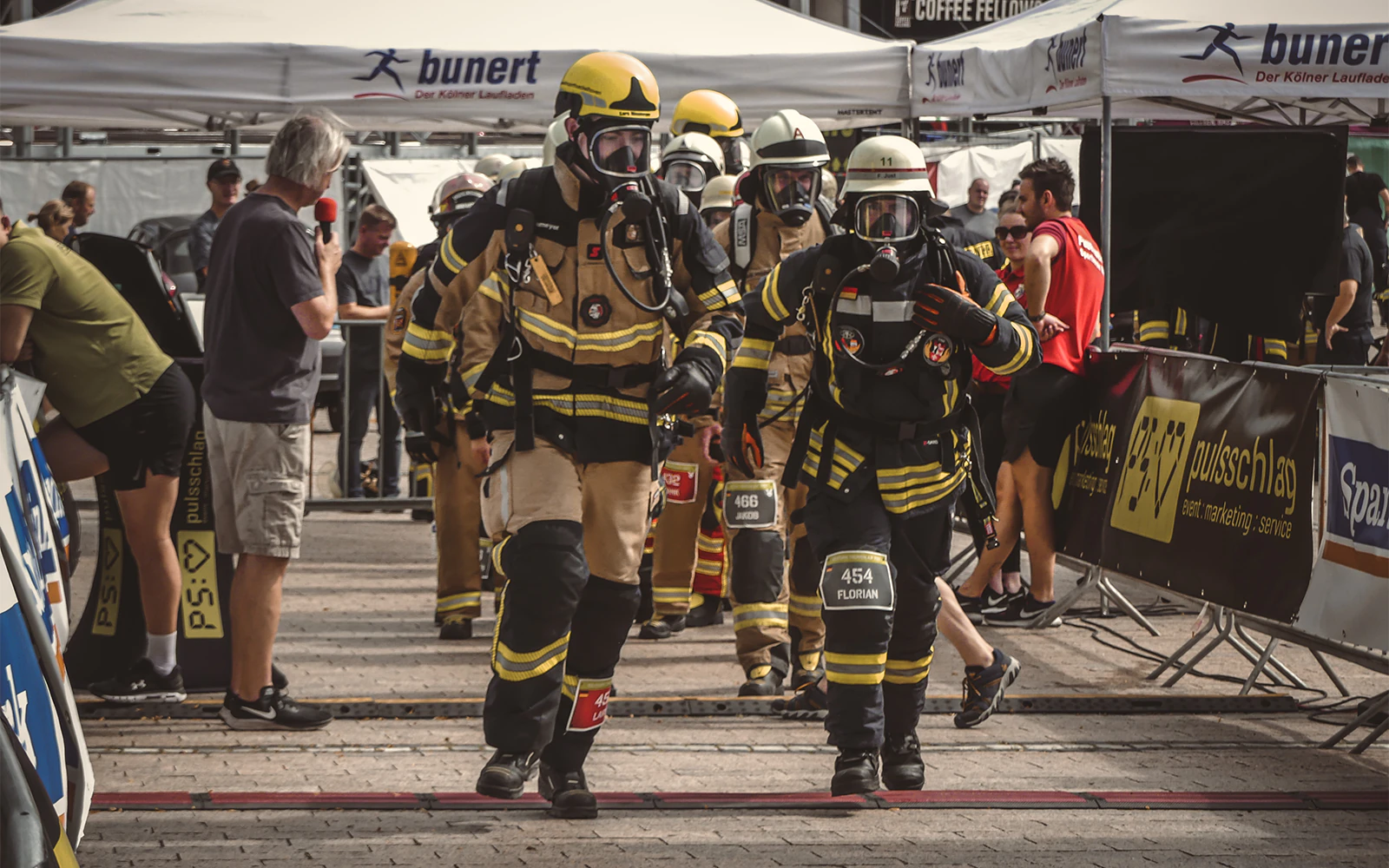 Für den guten Zweck an die eigenen Grenzen gehen: Neun Hückelhovener Feuerwehrmänner gründen Verein