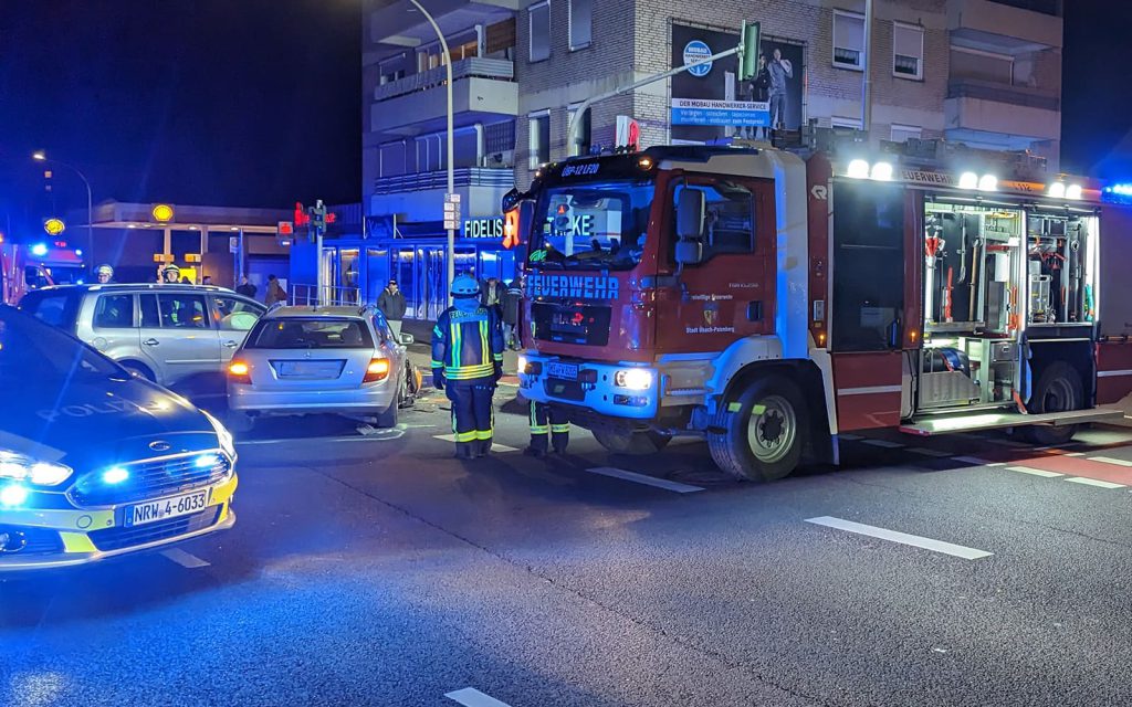 Verkehrsunfall auf der Kreuzung Brünestraße/Roermonder Straße in Übach-Palenberg