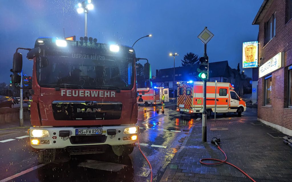 Schwerer Auffahrunfall mit drei Fahrzeugen in Übach-Palenberg Marienberg