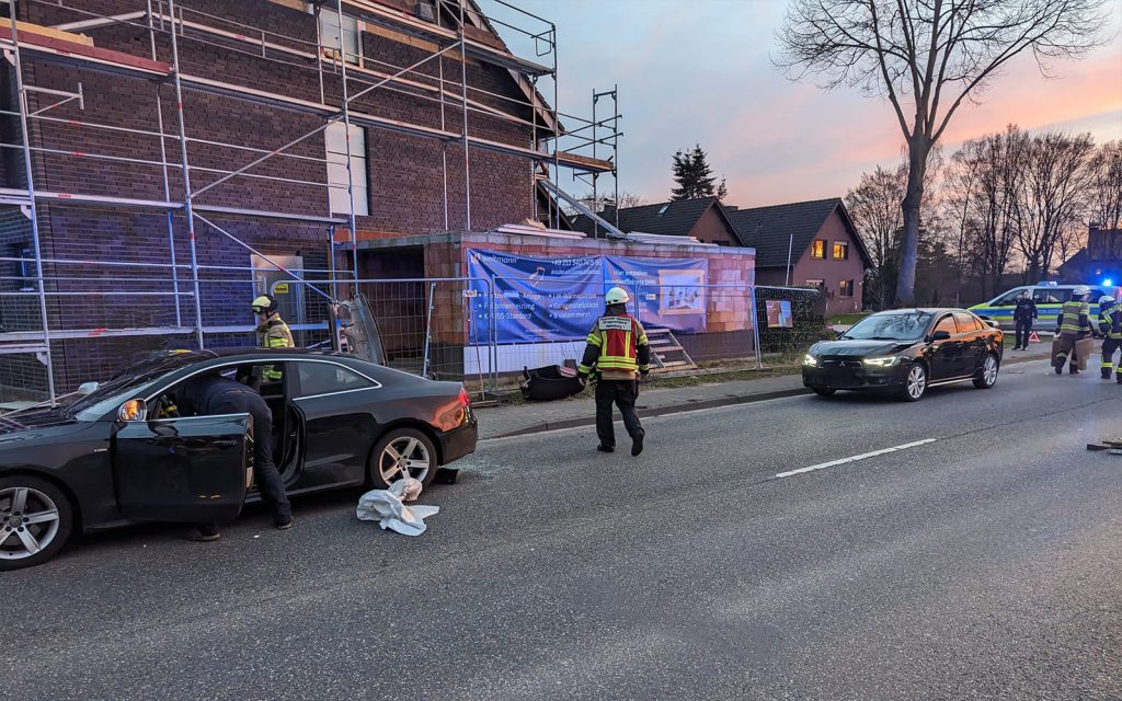 Schwerer Verkehrsunfall in Heinsberg-Unterbruch: 23-jährige Frau über Kofferraum befreit
