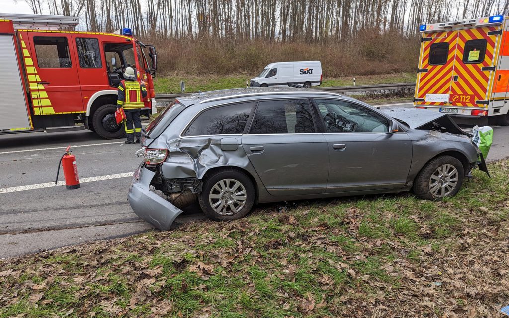 A46 bei Erkelenz: Verletzte und Vollsperrung nach zwei Unfällen
