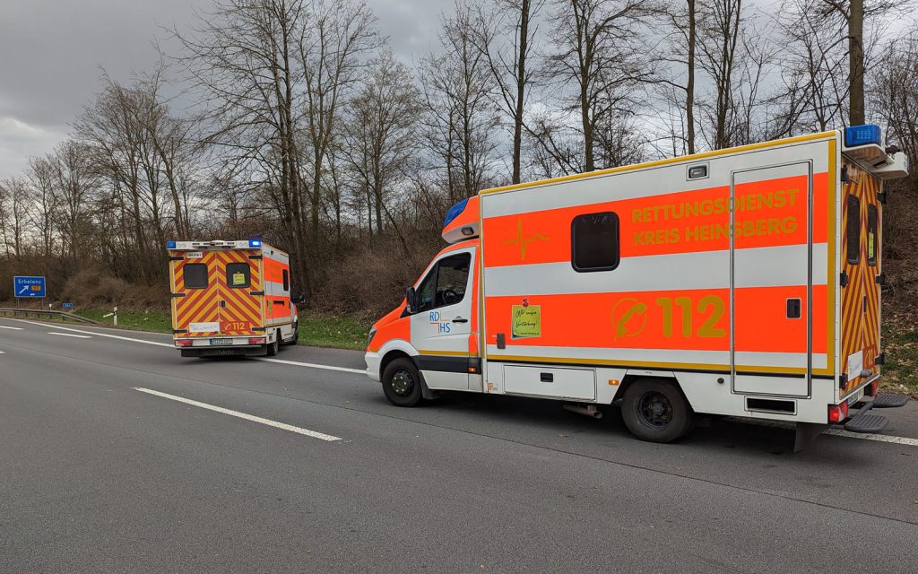 A46 bei Erkelenz: Verletzte und Vollsperrung nach zwei Unfällen
