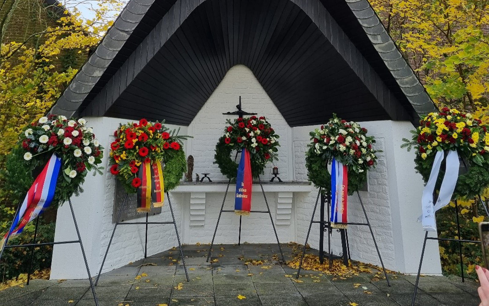 Gedenkfeier zum Volkstrauertag in Übach-Palenberg – Ein Zeichen der Erinnerung und Mahnung