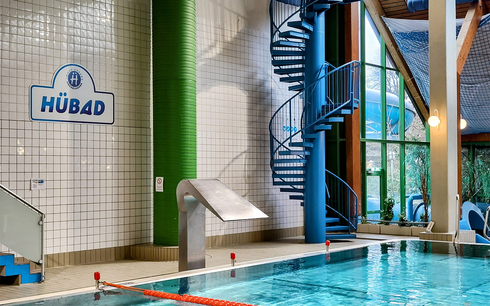 Erste Schwimmbad-Disco des Jahres im Hückelhovener HÜBAD