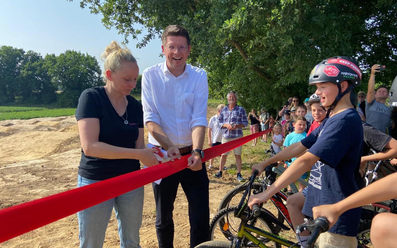Dirt-Bike-Bahn in Hetzerath eröffnet: Ein Gemeinschaftsprojekt wird Realität